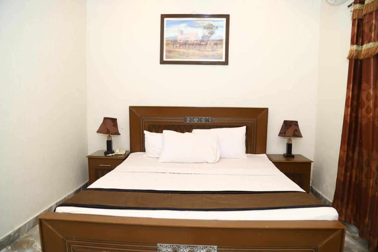 Hotel Green Fort Gulberg Lahore Bagian luar foto