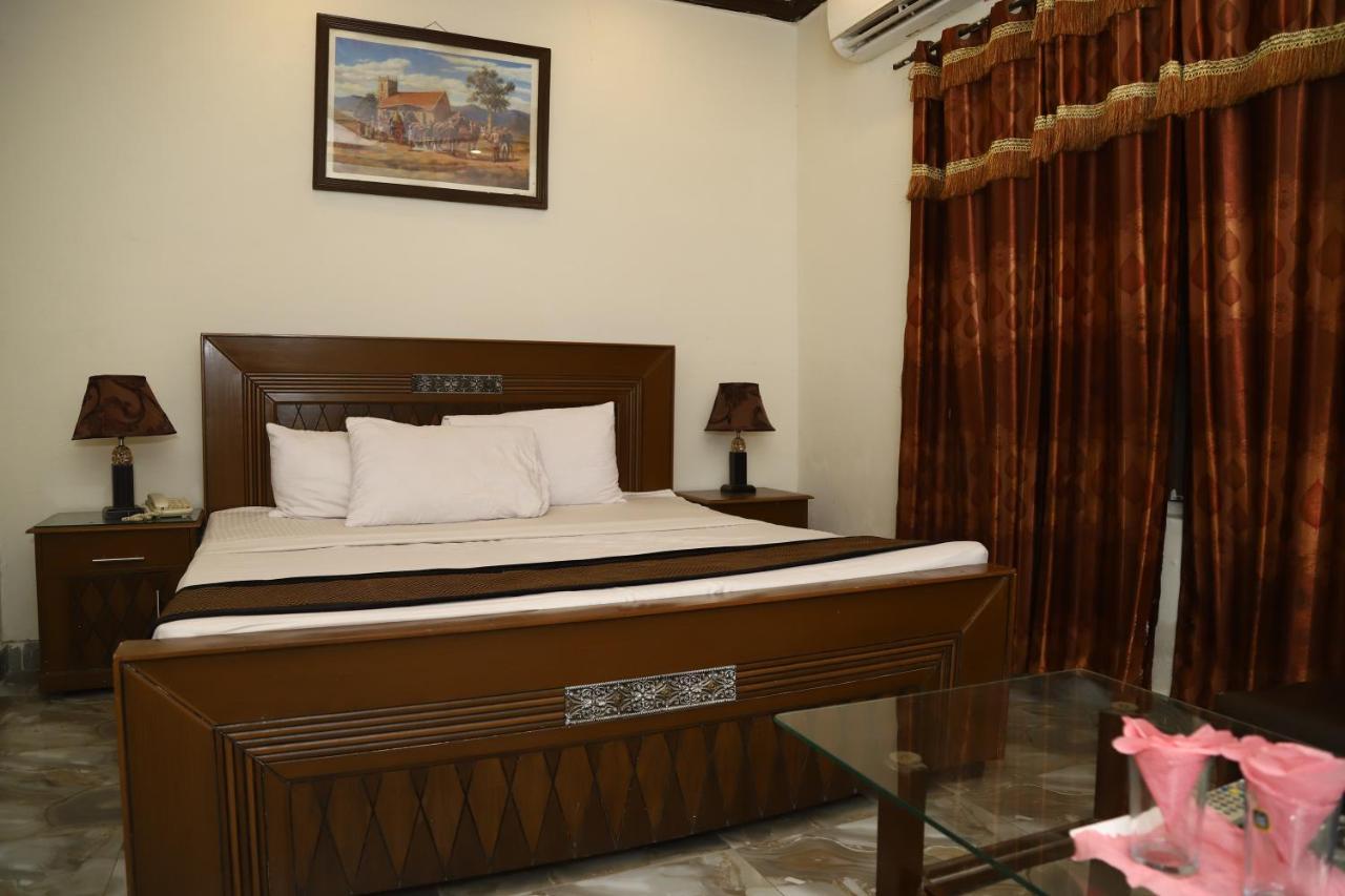 Hotel Green Fort Gulberg Lahore Bagian luar foto
