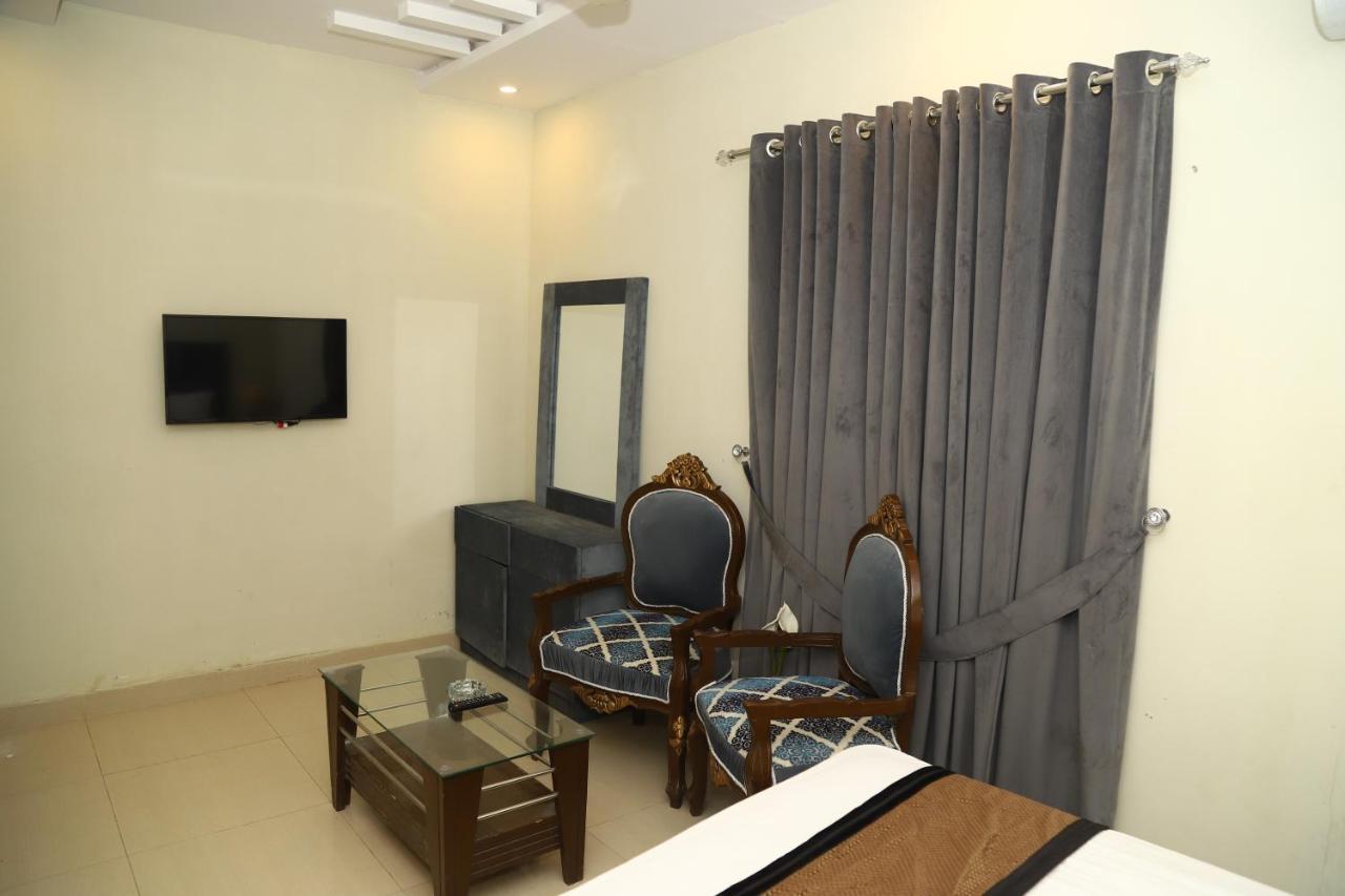 Hotel Green Fort Gulberg Lahore Bagian luar foto