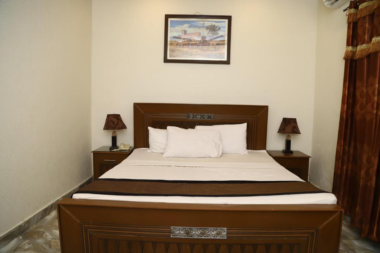 Hotel Green Fort Gulberg Lahore Bagian luar foto