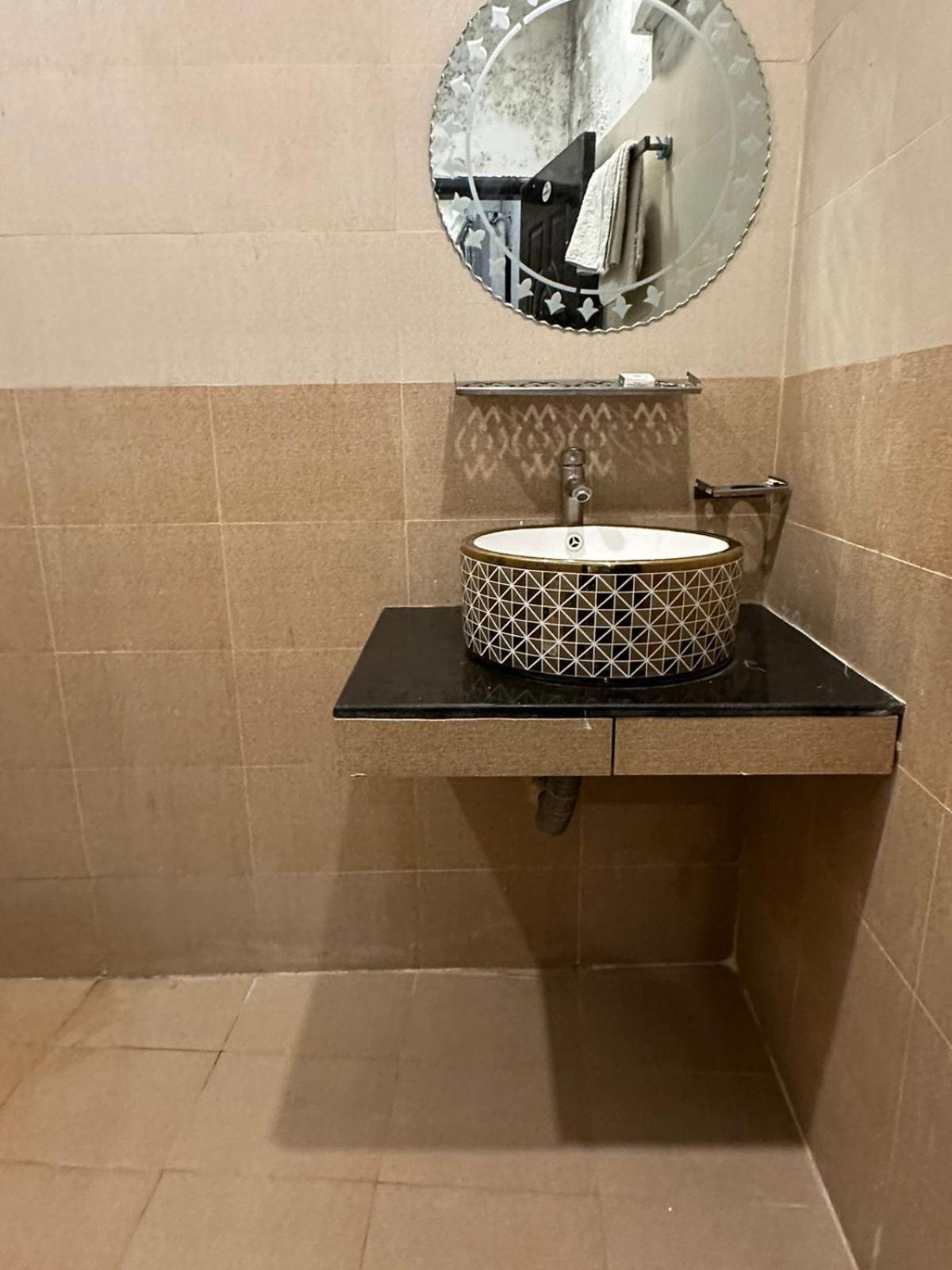 Hotel Green Fort Gulberg Lahore Bagian luar foto
