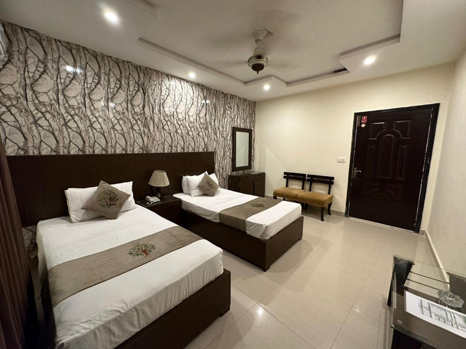 Hotel Green Fort Gulberg Lahore Bagian luar foto