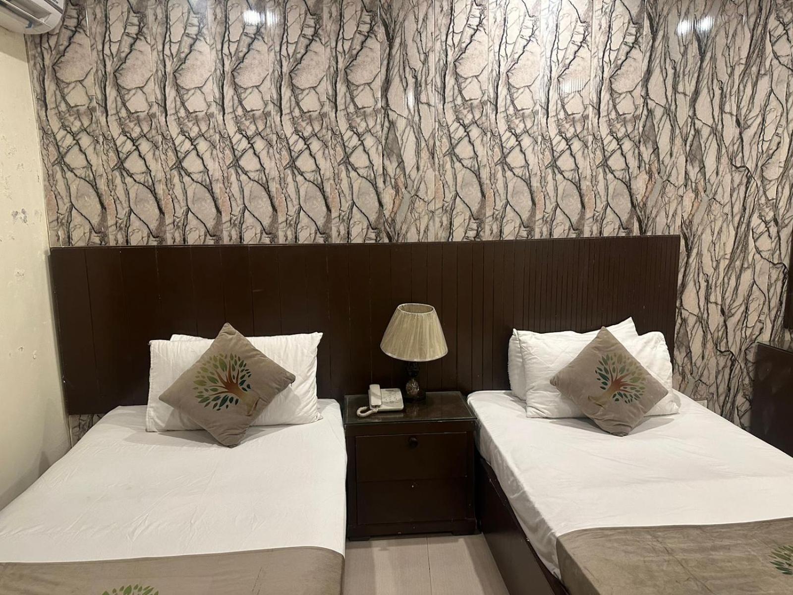 Hotel Green Fort Gulberg Lahore Bagian luar foto
