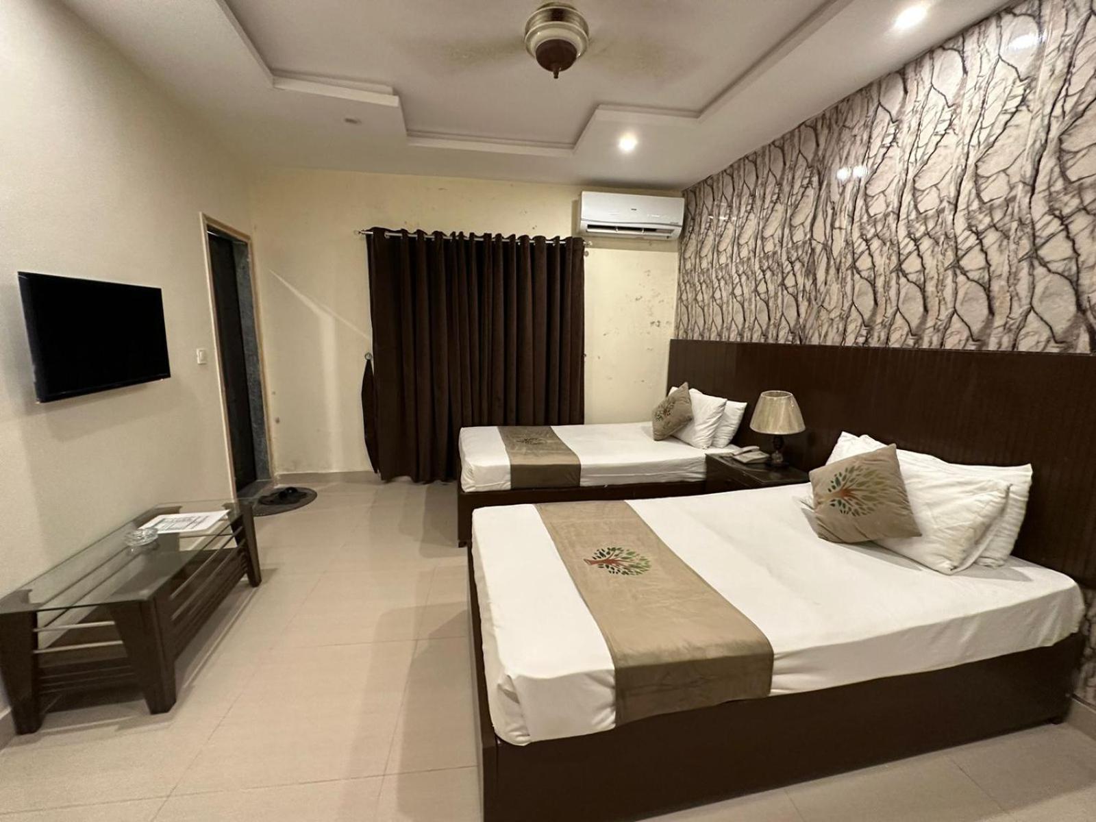 Hotel Green Fort Gulberg Lahore Bagian luar foto