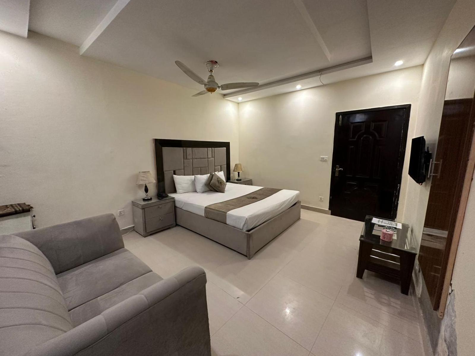 Hotel Green Fort Gulberg Lahore Bagian luar foto