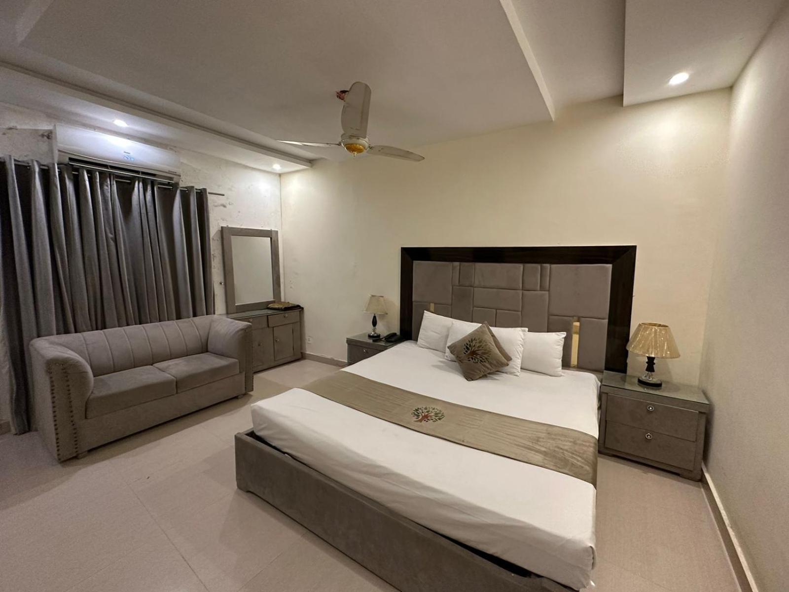 Hotel Green Fort Gulberg Lahore Bagian luar foto