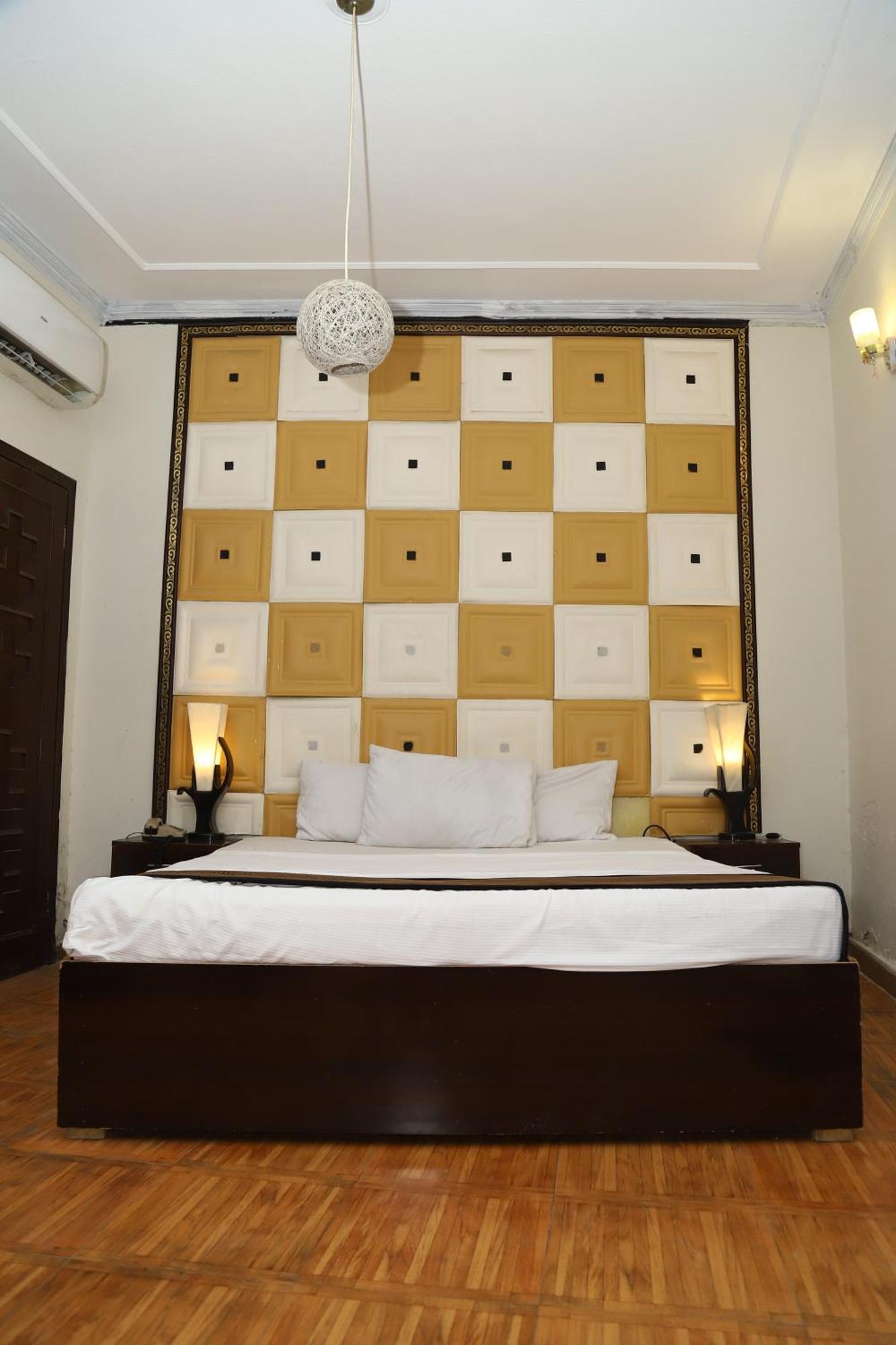 Hotel Green Fort Gulberg Lahore Bagian luar foto
