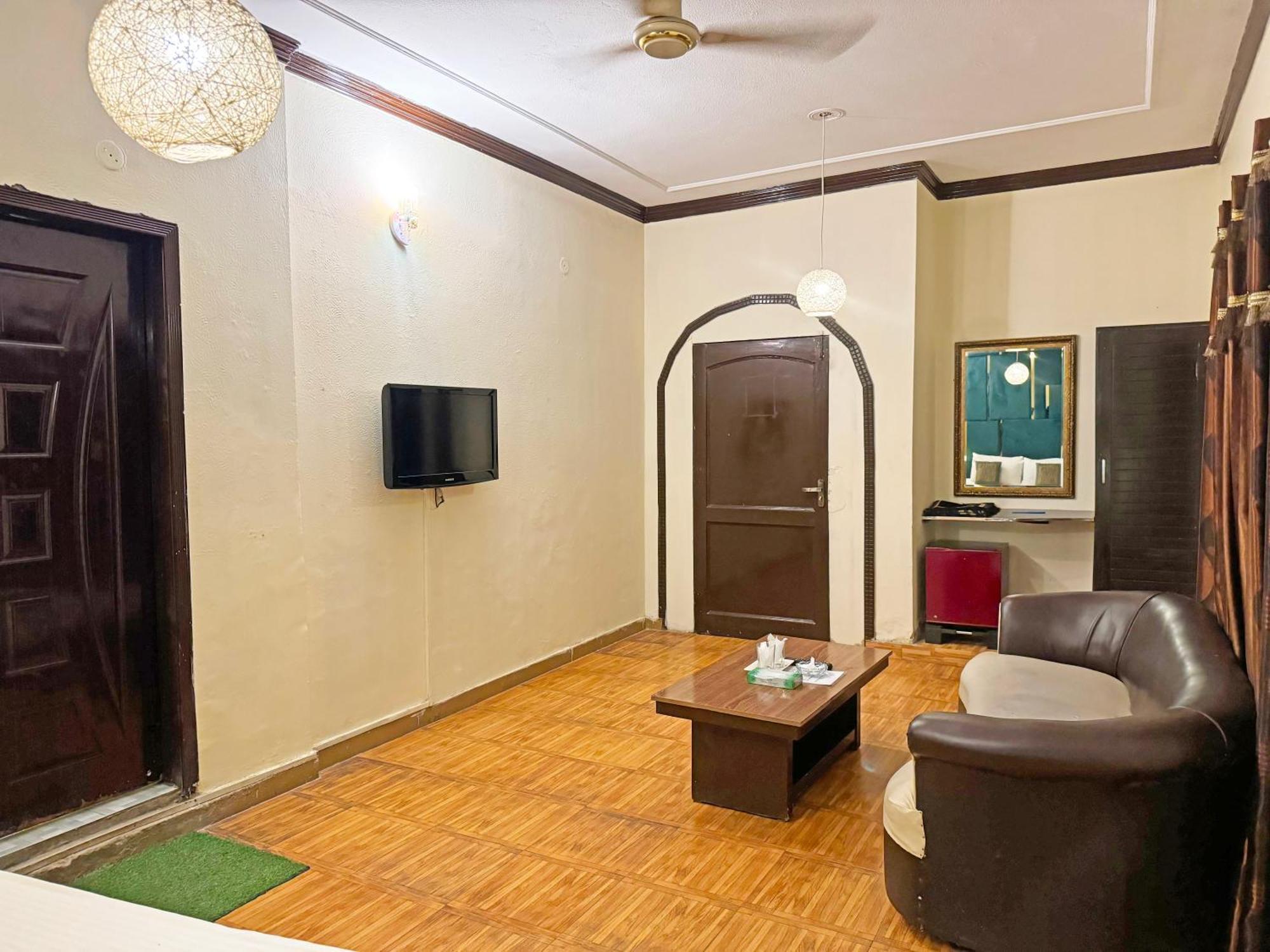 Hotel Green Fort Gulberg Lahore Bagian luar foto