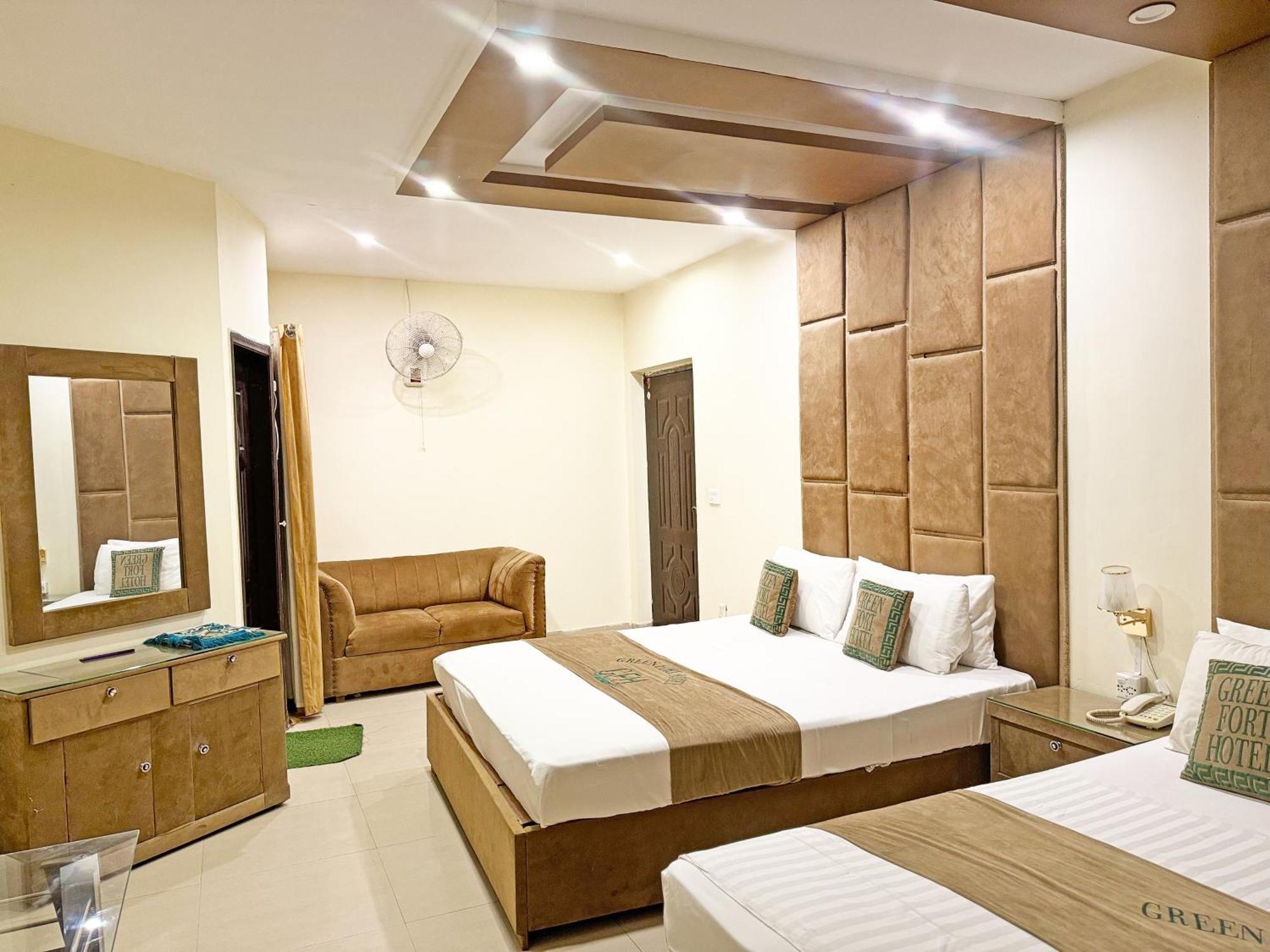 Hotel Green Fort Gulberg Lahore Bagian luar foto