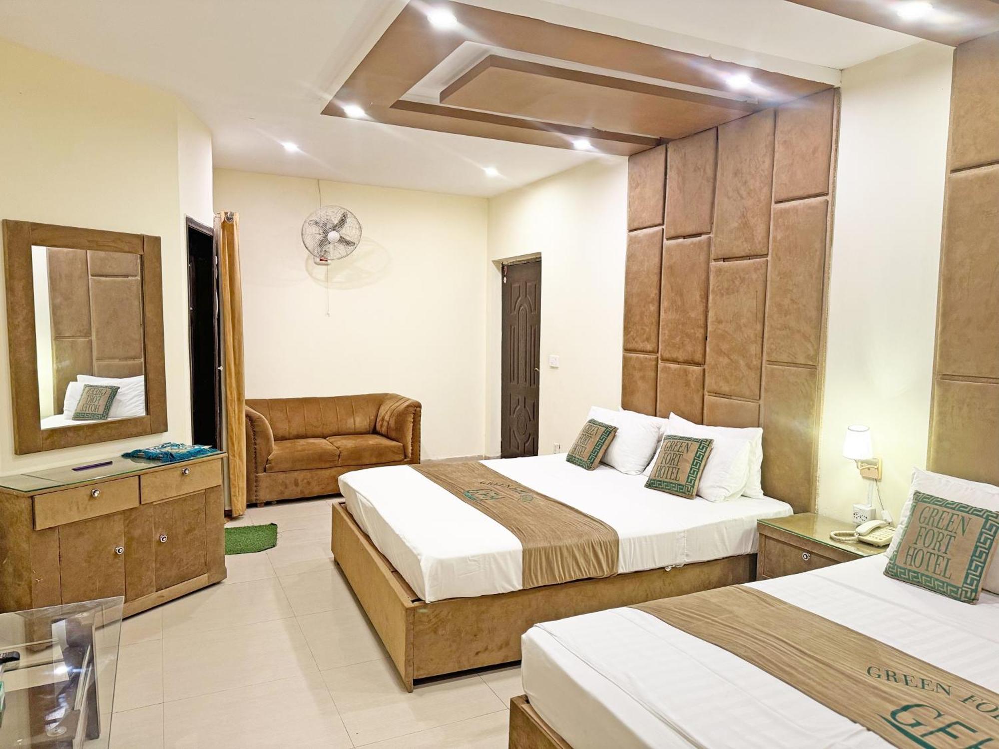 Hotel Green Fort Gulberg Lahore Bagian luar foto