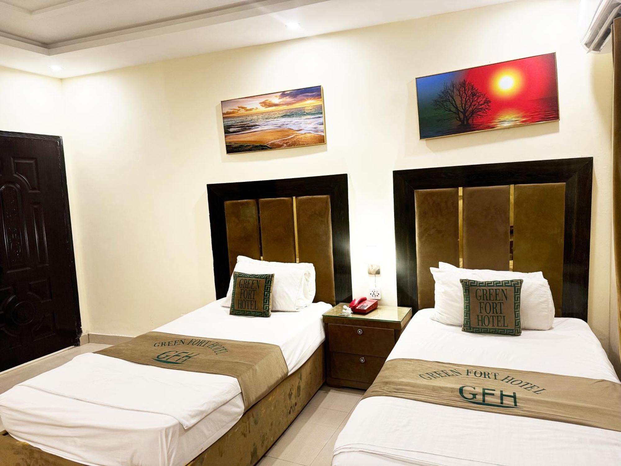 Hotel Green Fort Gulberg Lahore Bagian luar foto