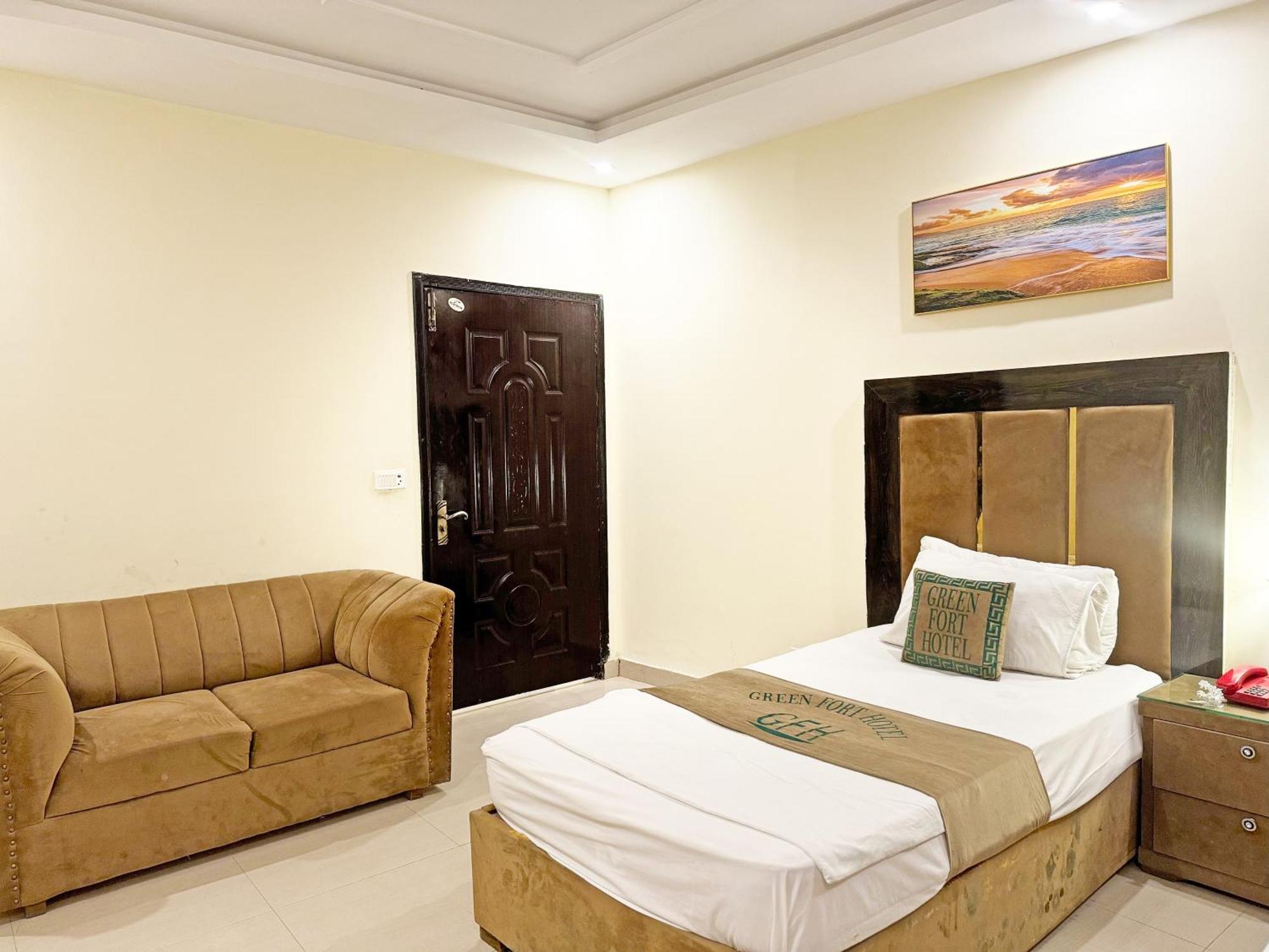 Hotel Green Fort Gulberg Lahore Bagian luar foto