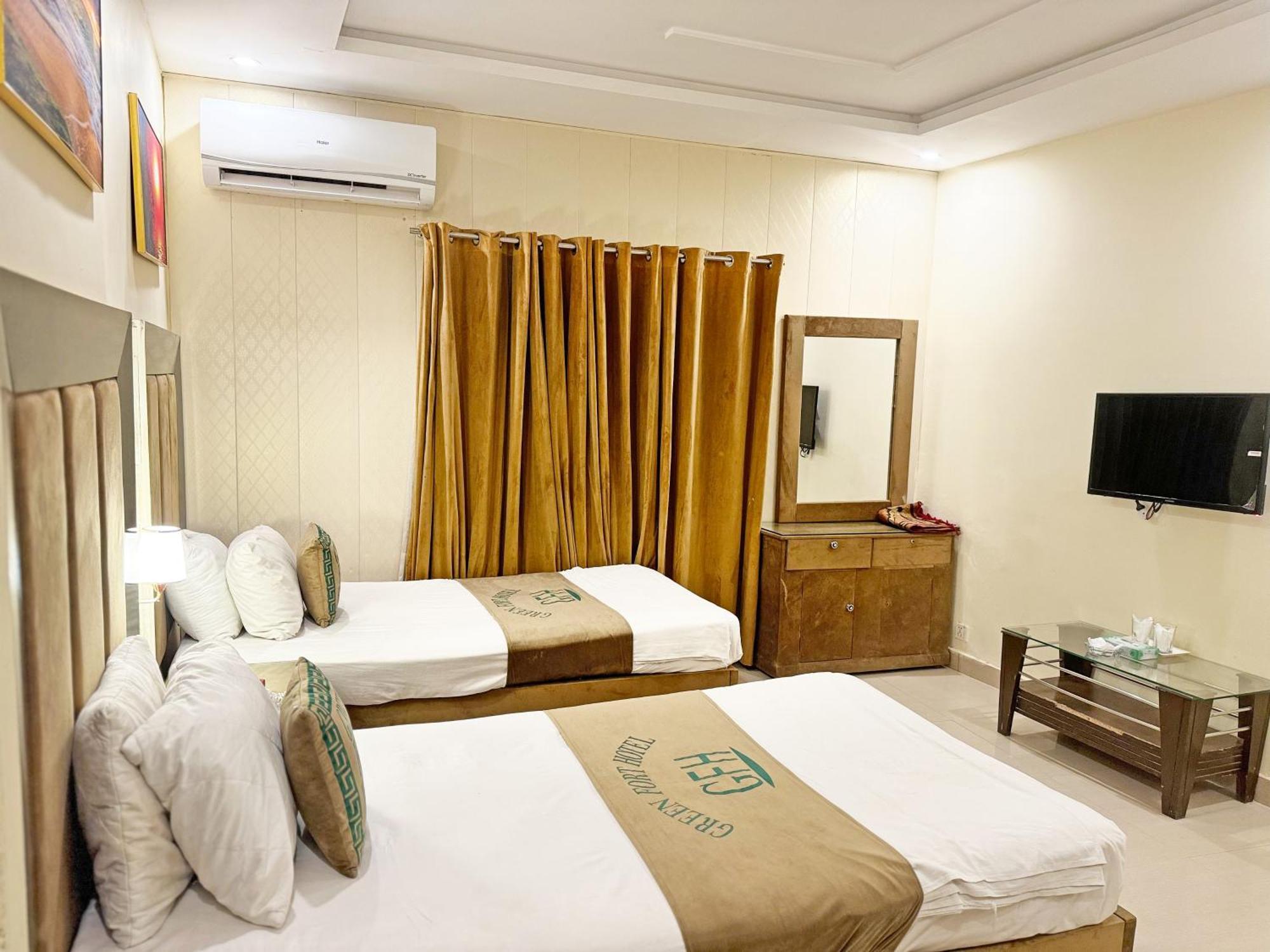 Hotel Green Fort Gulberg Lahore Bagian luar foto
