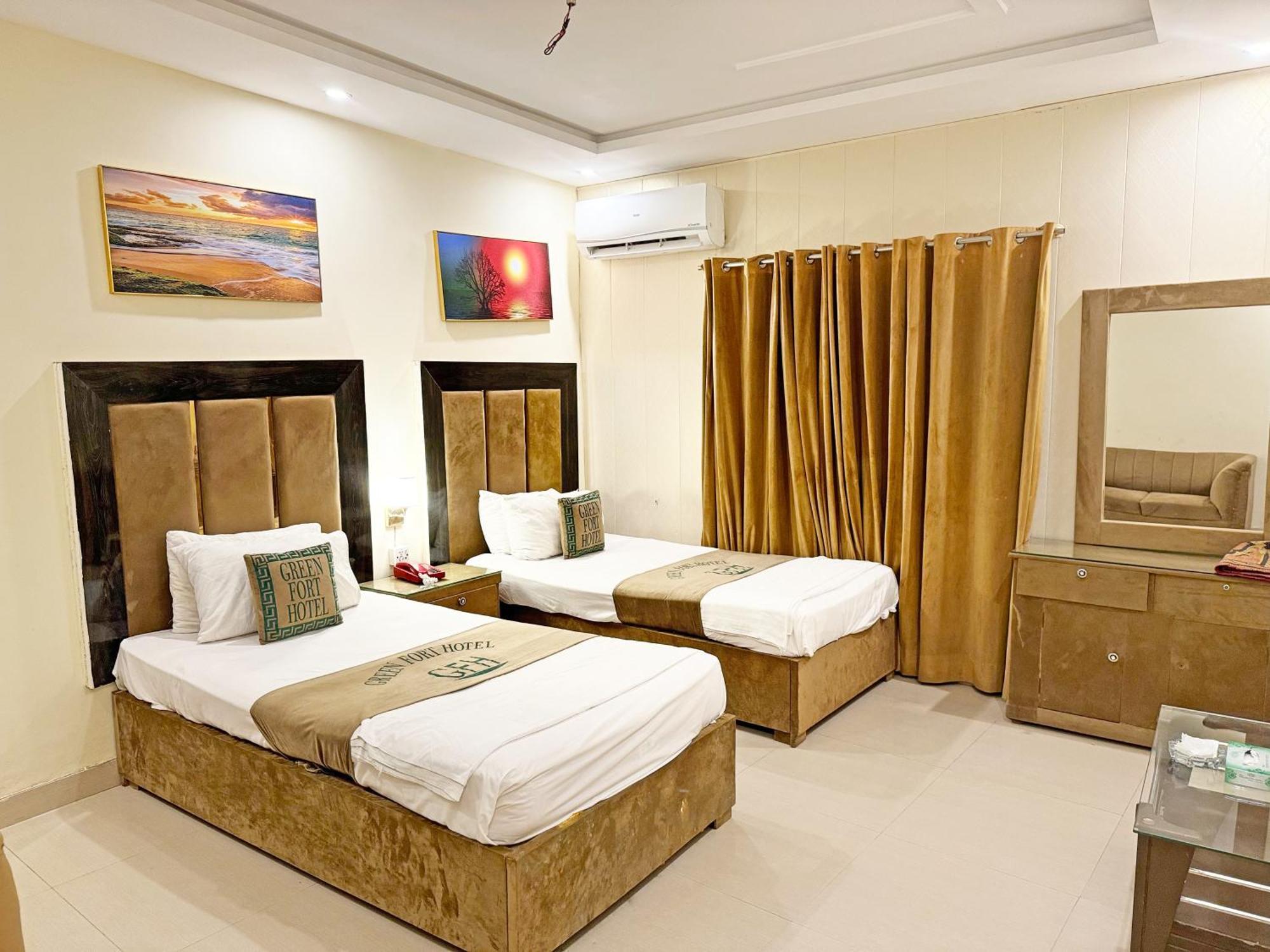 Hotel Green Fort Gulberg Lahore Bagian luar foto