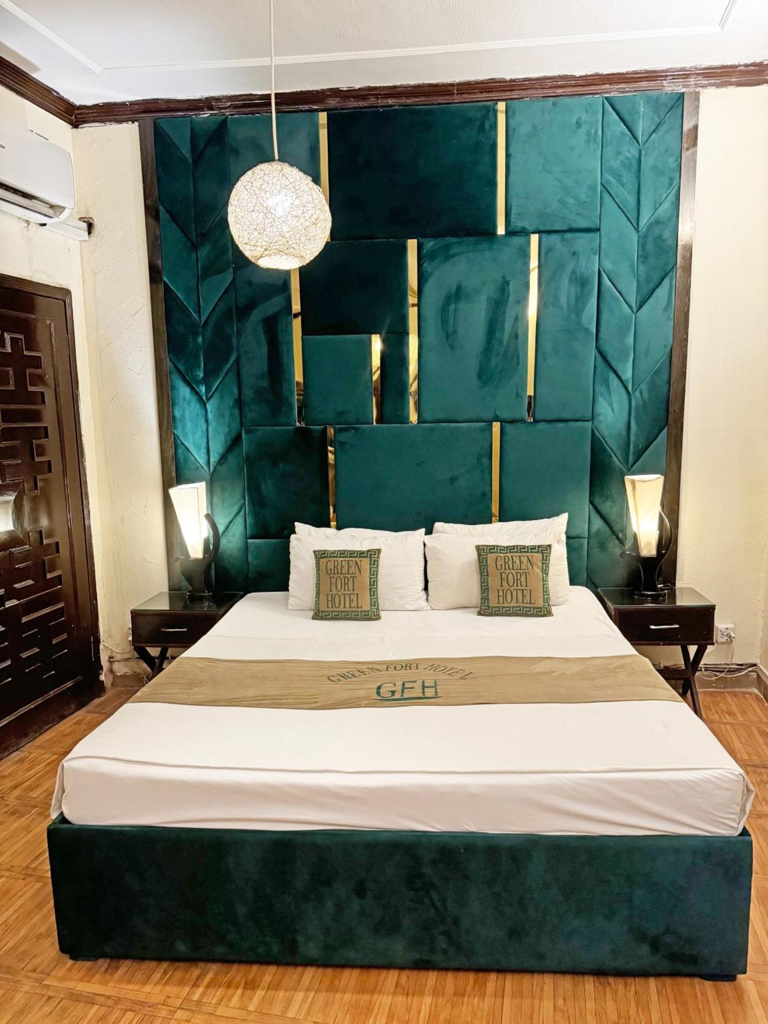 Hotel Green Fort Gulberg Lahore Bagian luar foto